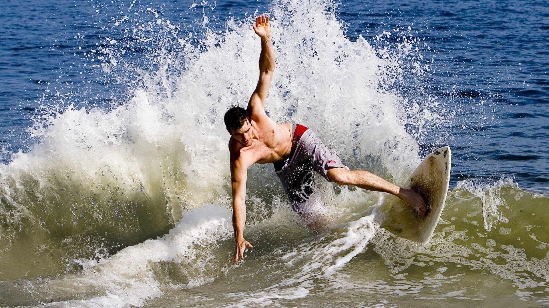 开云体育中国-托尼爆发,阿根廷战术压制玻利维亚,高原上的战术革命与身份重构